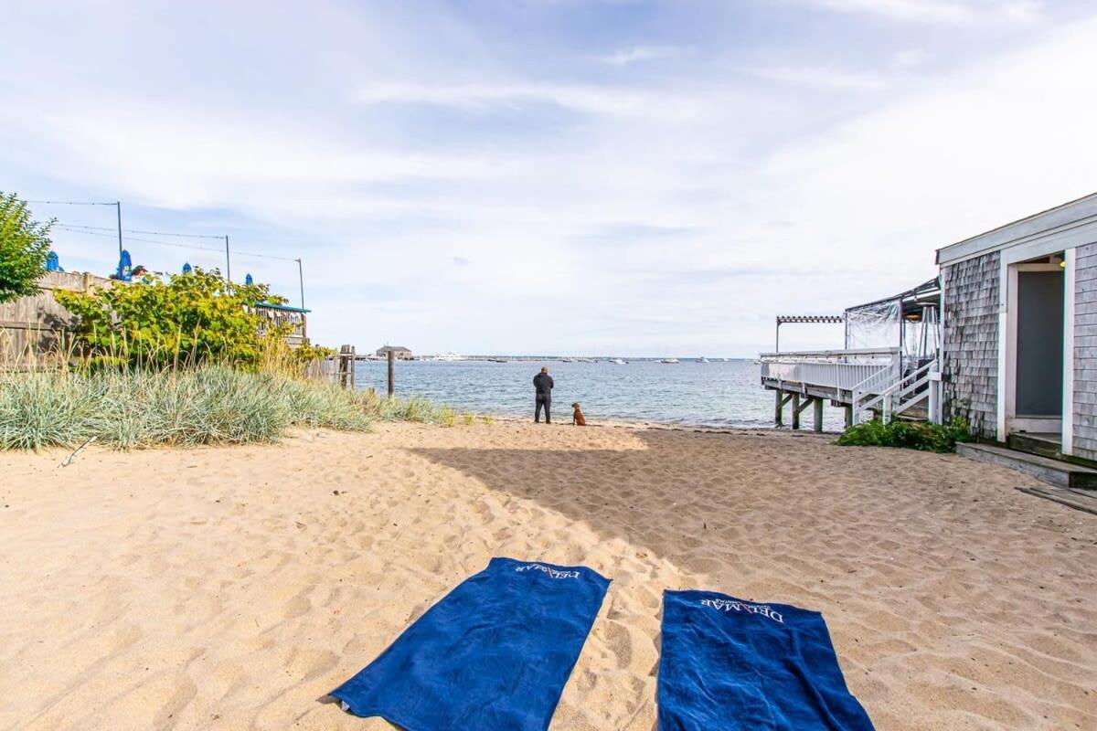 شقة Center Of Town Steps Away Private Deck بروفينس المظهر الخارجي الصورة