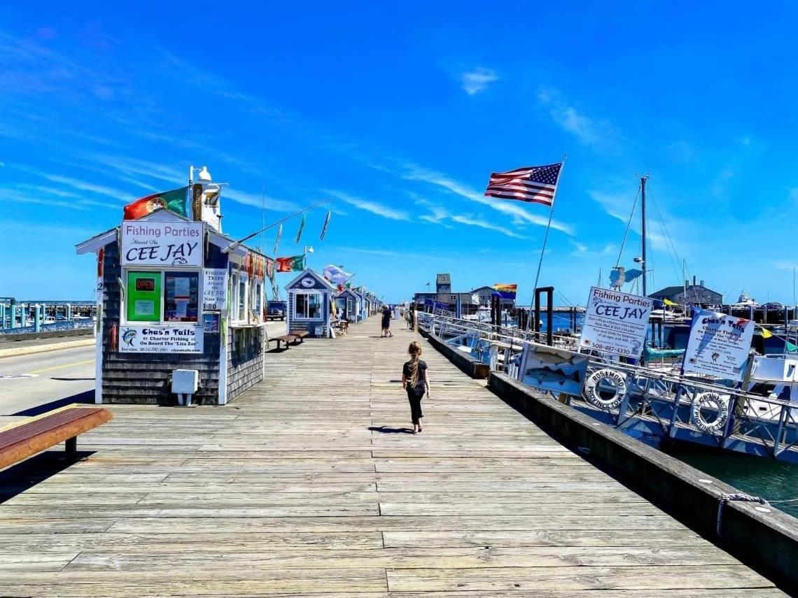 شقة Center Of Town Steps Away Private Deck بروفينس المظهر الخارجي الصورة