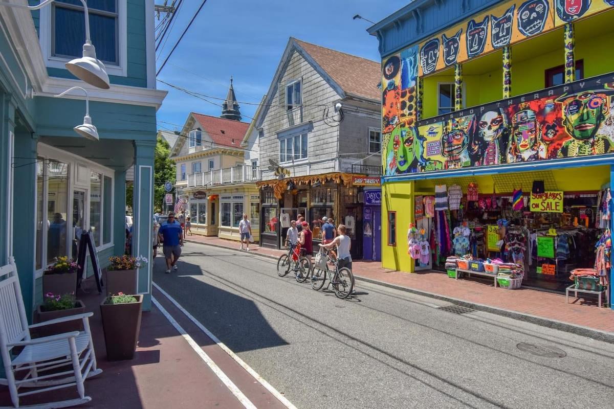 شقة Center Of Town Steps Away Private Deck بروفينس المظهر الخارجي الصورة
