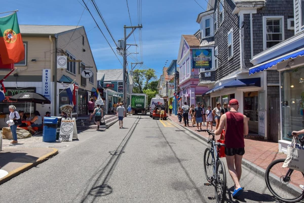 شقة Center Of Town Steps Away Private Deck بروفينس المظهر الخارجي الصورة