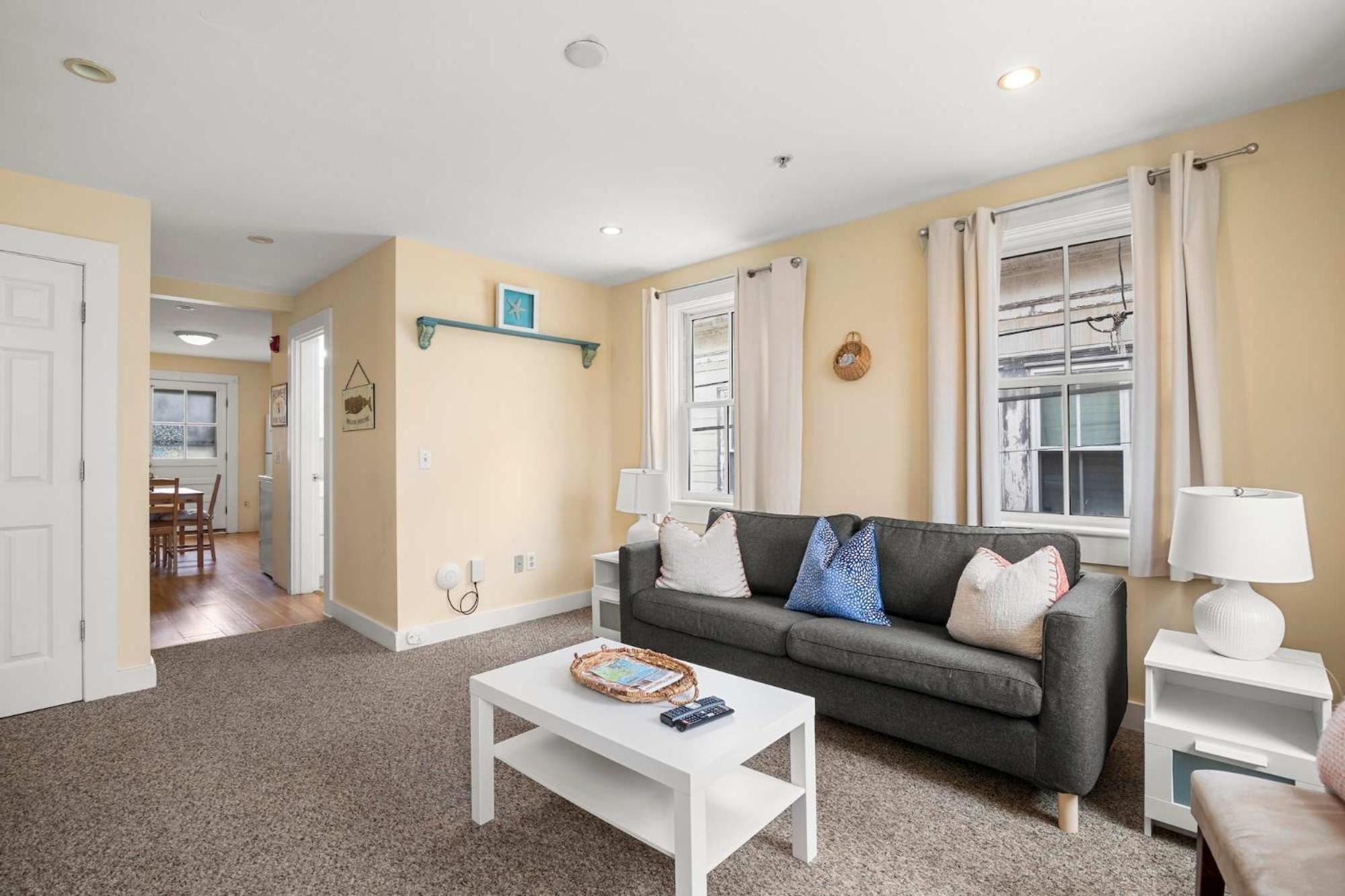 شقة Center Of Town Steps Away Private Deck بروفينس المظهر الخارجي الصورة